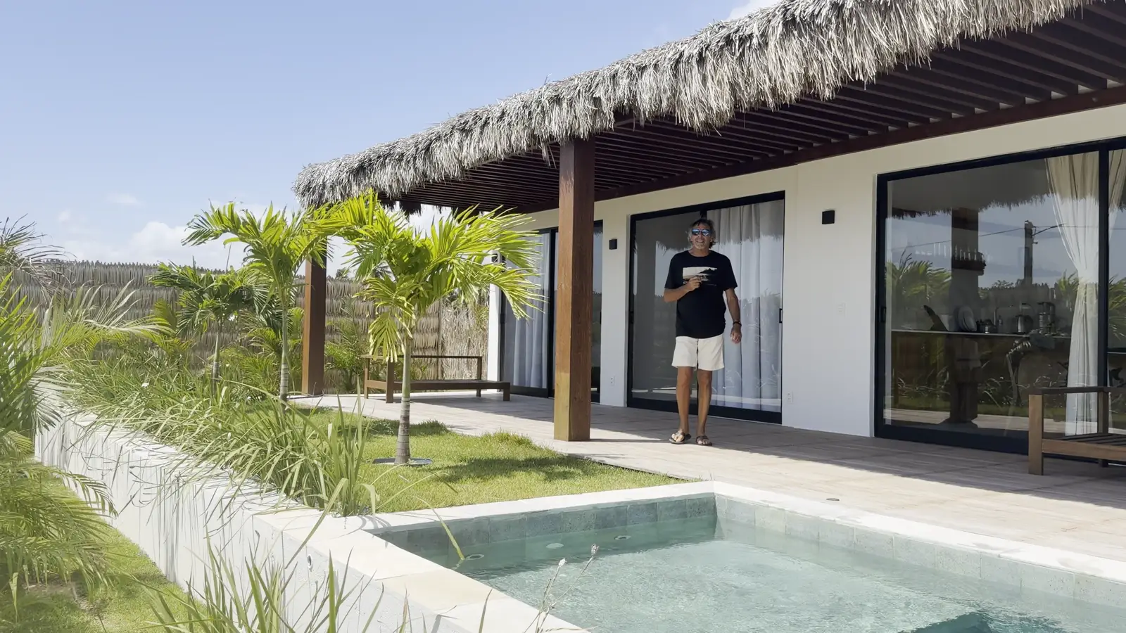 Video: a VENTI house, its deck and private pool
